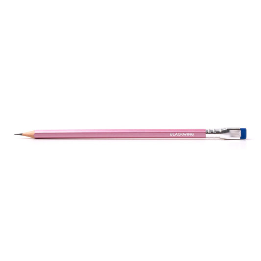 Ołówki Blackwing z perłoworóżowym wykończeniem.