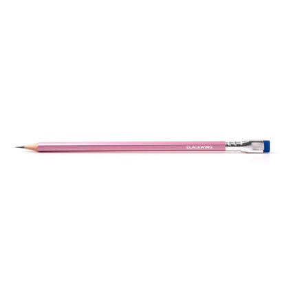 Ołówki Blackwing z perłoworóżowym wykończeniem.