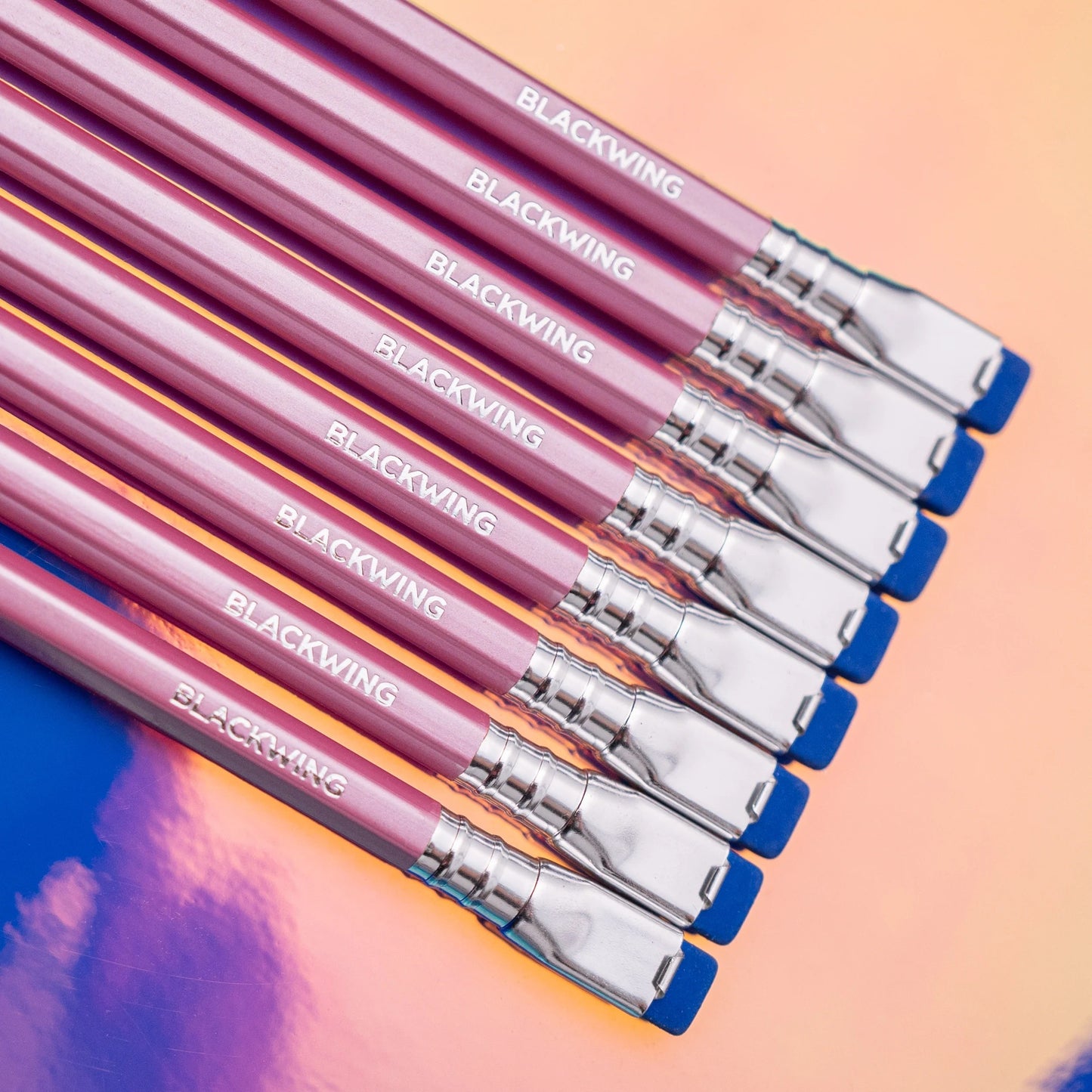 Ołówki Blackwing z perłoworóżowym wykończeniem.
