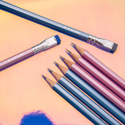 Ołówki Blackwing z perłoworóżowym wykończeniem.