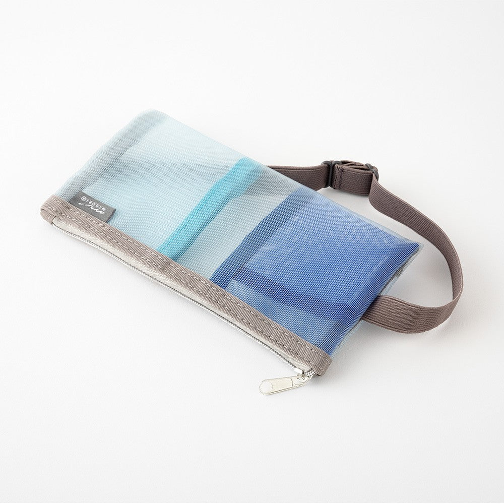 Etui Midori Book band Pen Mesh w kolorze błękitnym.