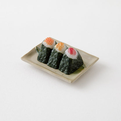 Miniaturowy magnes Midori Onigiri