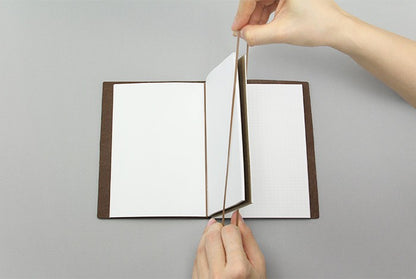 Traveler's Notebook Refill 011 (Passport size): Connecting Bands